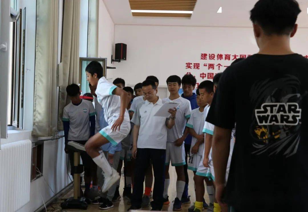 
青海省足球协会对青海省青少年足球训练中心U系列精英梯队队员举行摸底测试_十大外围足球平台app手机版(图7)